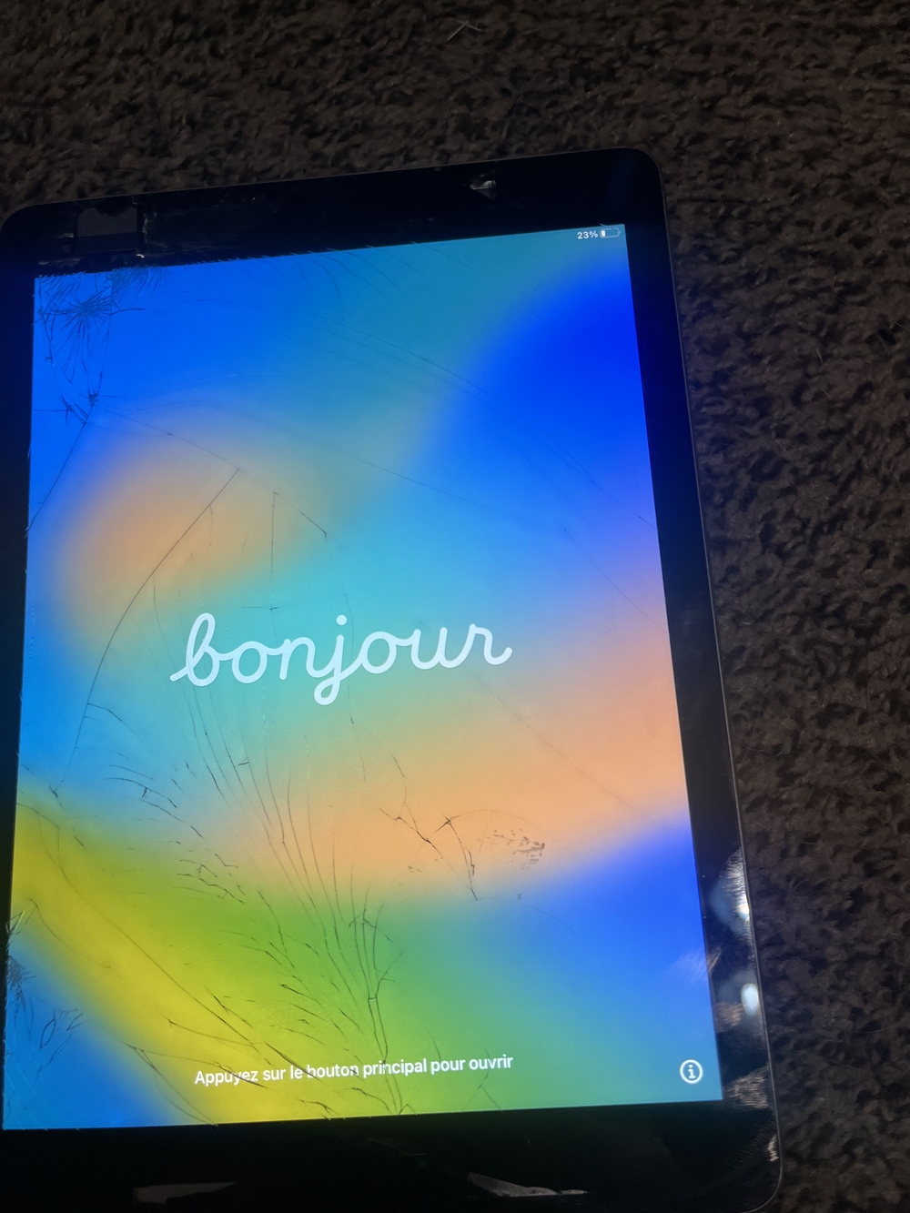 8Black Ipad 7 Tablet. Works Great!  Broken Screen. Please See Pictures